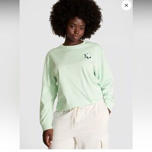 🐸 PINK Victoria's Secret campus Light Green Long Sleeve Tee